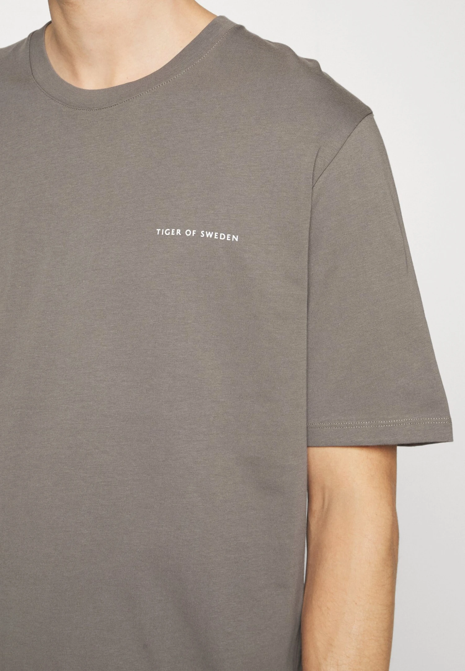 Tiger Of Sweden Pro - T-Shirt Basic - Industrial Grey 5 Tiger Of Sweden Pro - T-Shirt Basic - Industrial Grey - Afbeelding 5