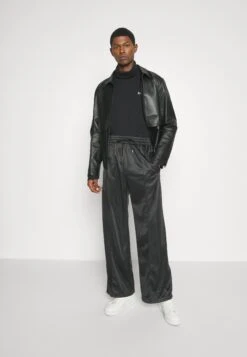 J.Lindeberg Aydin Embroided Turtle Neck - Pyjamashirt - Black 6 J.Lindeberg Aydin Embroided Turtle Neck - Pyjamashirt - Black -Next Verkoopwinkel d08f8426bf5c4b2da49fafa7e9ba0587