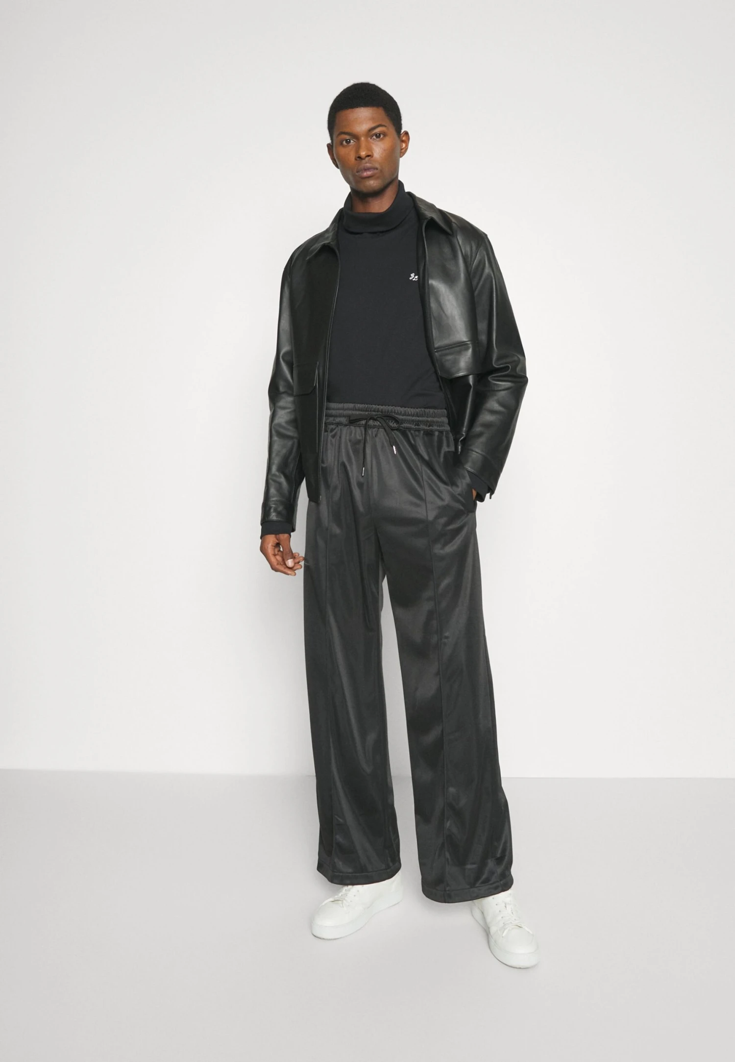 J.Lindeberg Aydin Embroided Turtle Neck - Pyjamashirt - Black 2 J.Lindeberg Aydin Embroided Turtle Neck - Pyjamashirt - Black - Afbeelding 2