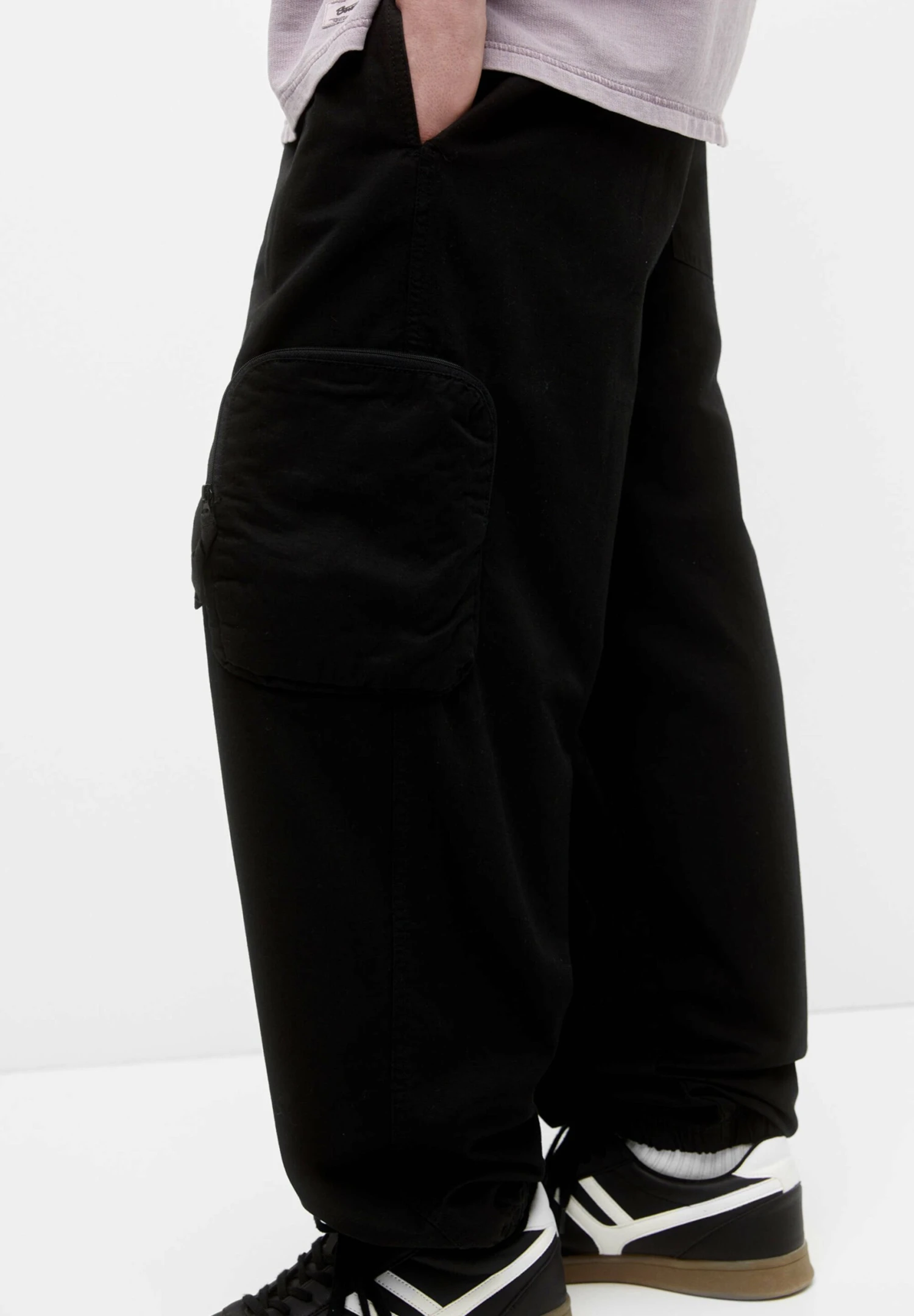 PULL & BEAR Joggers In Technical Fabric - Cargobroek - Black 4 PULL & BEAR Joggers In Technical Fabric - Cargobroek - Black - Afbeelding 4