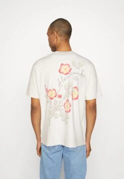 Abercrombie & Fitch Floral Embroidery Logo Tee - T-Shirt Print - Jet Stream 8 Abercrombie & Fitch Floral Embroidery Logo Tee - T-Shirt Print - Jet Stream -Next Verkoopwinkel df379d59ff5d4a90a84f39dbd48eb419