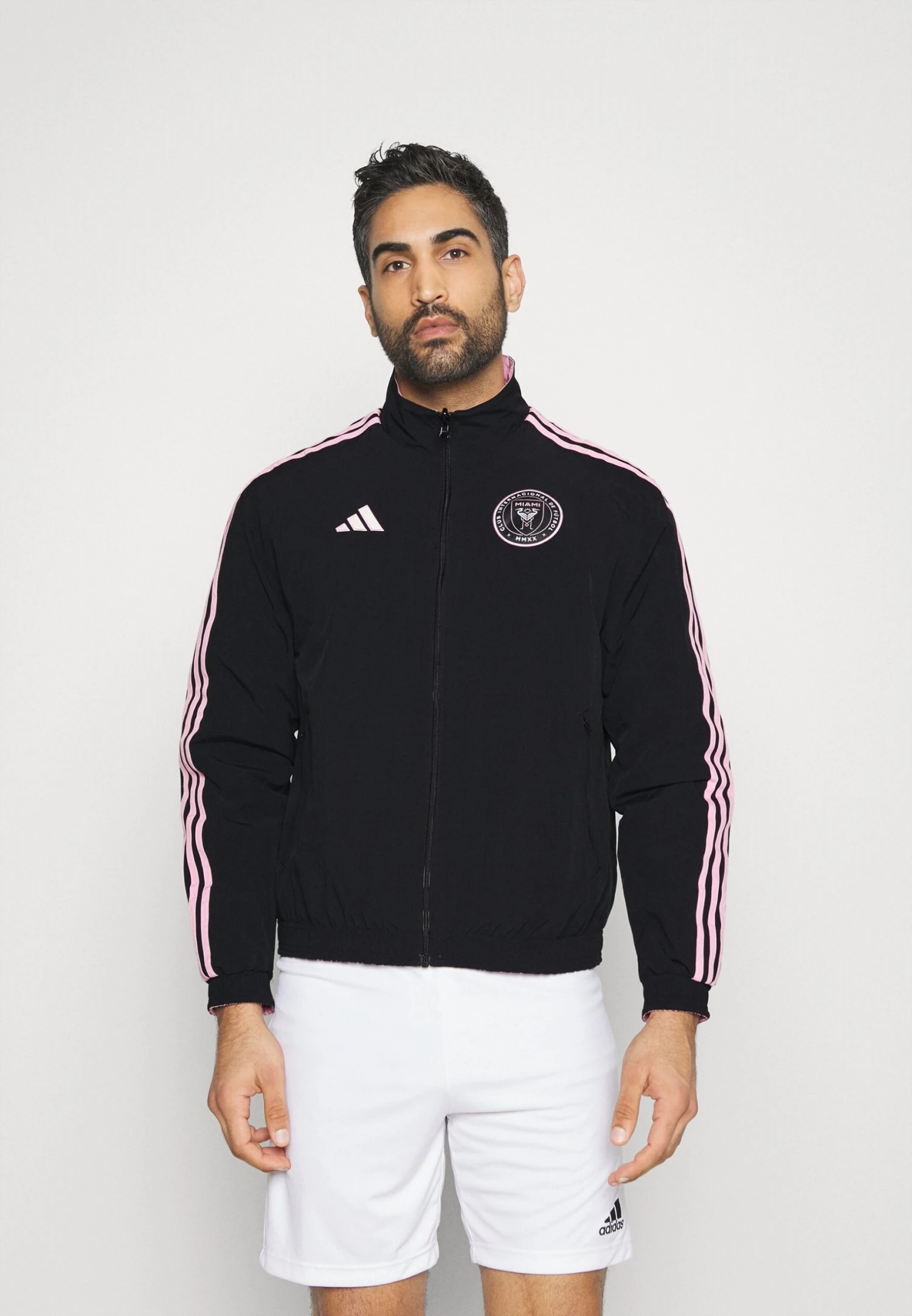 ADIDAS PERFORMANCE Inter Miami Anthem Jacket - Fanartikel - Black/True Pink 1 ADIDAS PERFORMANCE Inter Miami Anthem Jacket - Fanartikel - Black/True Pink