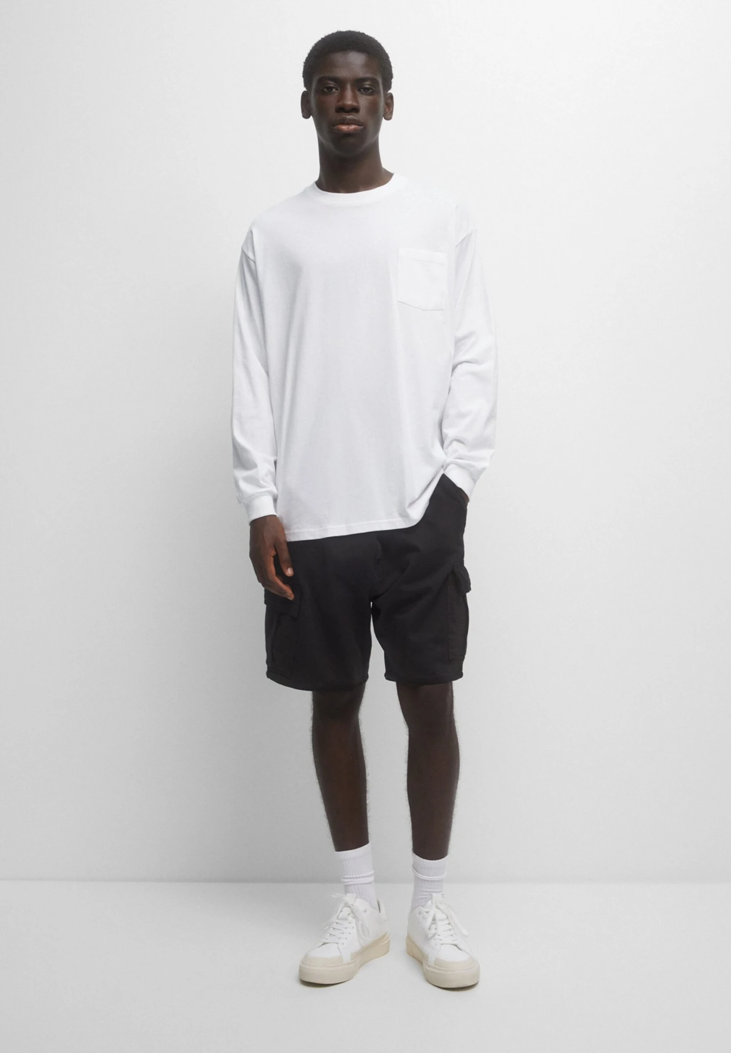 PULL & BEAR Basic-Cargo Bermuda - Shorts - Black 2 PULL & BEAR Basic-Cargo Bermuda - Shorts - Black - Afbeelding 2