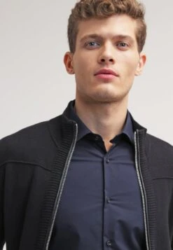 Hugo Jenno - Zakelijk Overhemd - Navy 10 Hugo Jenno - Zakelijk Overhemd - Navy -Next Verkoopwinkel f8f8aee3f77e4f4baa96ebf886658112