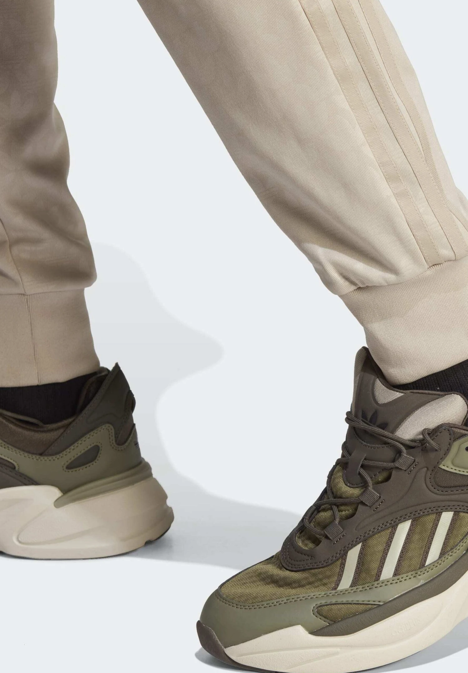 Adidas Originals Graphics Monogram Sst- Trainingsbroek - Beige 4 Adidas Originals Graphics Monogram Sst- Trainingsbroek - Beige - Afbeelding 4