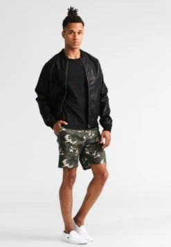 Pier One Garment Tee - T-Shirt Basic - Black 7 Pier One Garment Tee - T-Shirt Basic - Black -Next Verkoopwinkel f9fcf0f8281b435ab284cc8ce72a9170