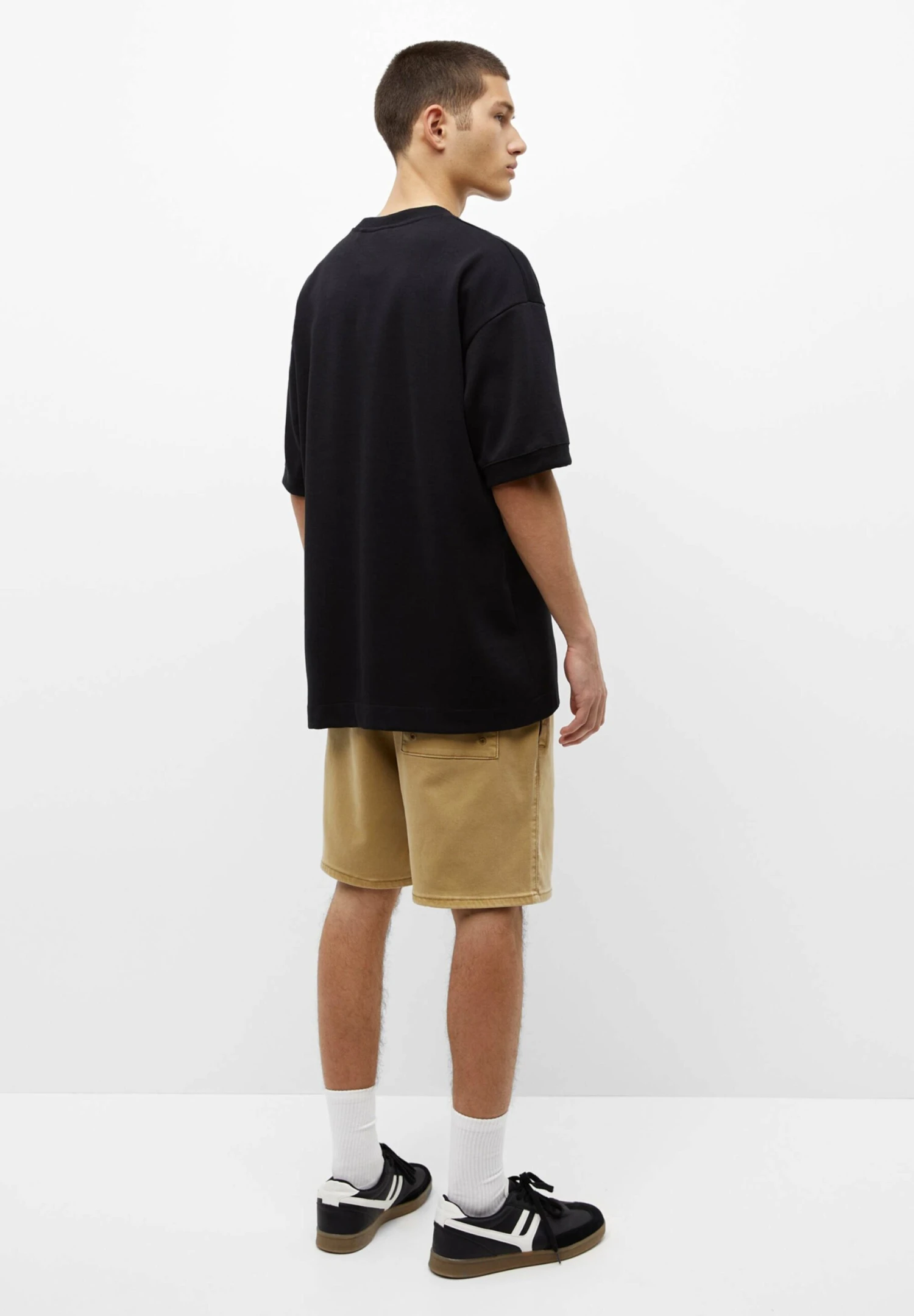 PULL & BEAR Basic Bermuda Joggers - Shorts - Ochre 3 PULL & BEAR Basic Bermuda Joggers - Shorts - Ochre - Afbeelding 3