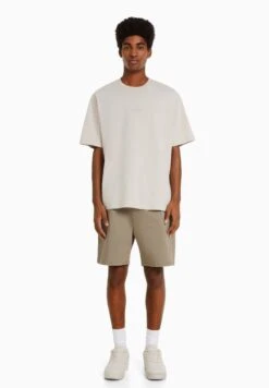 BERSHKA Jogger - Shorts - Camel